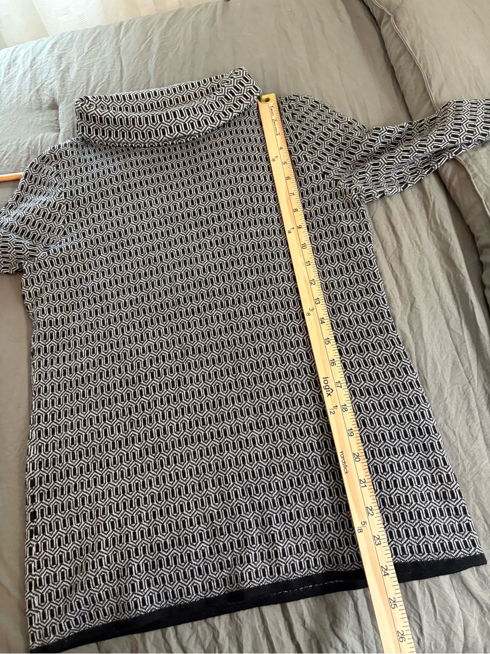 Talbots Pure Merino Wool Mock Neck Geometric Sweater. Size Small. - Picture 9 of 10